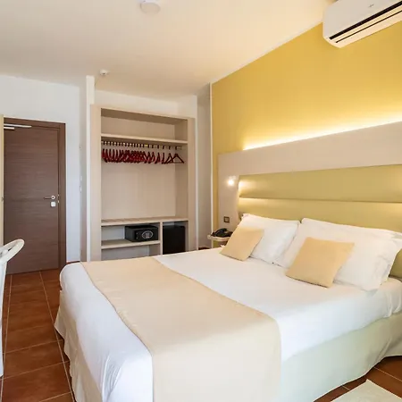 Hotell Florida 3*